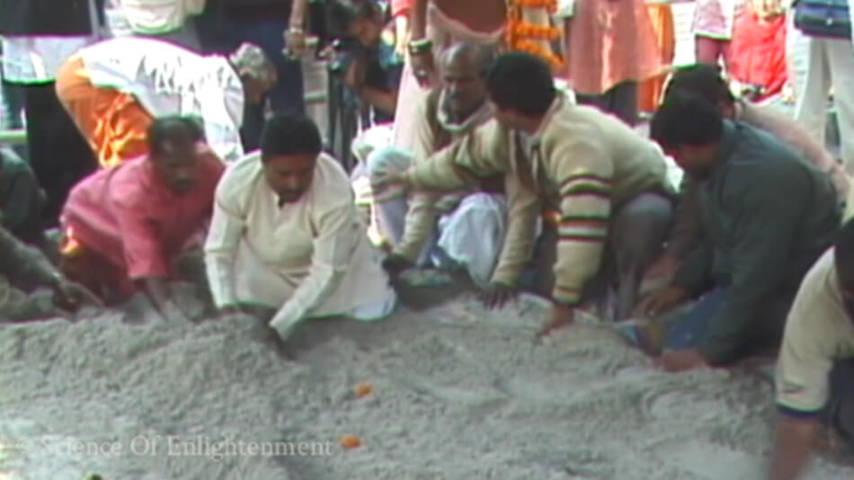 As the pit is completely sealed, Yogmata is unable to exit the pit by herself.